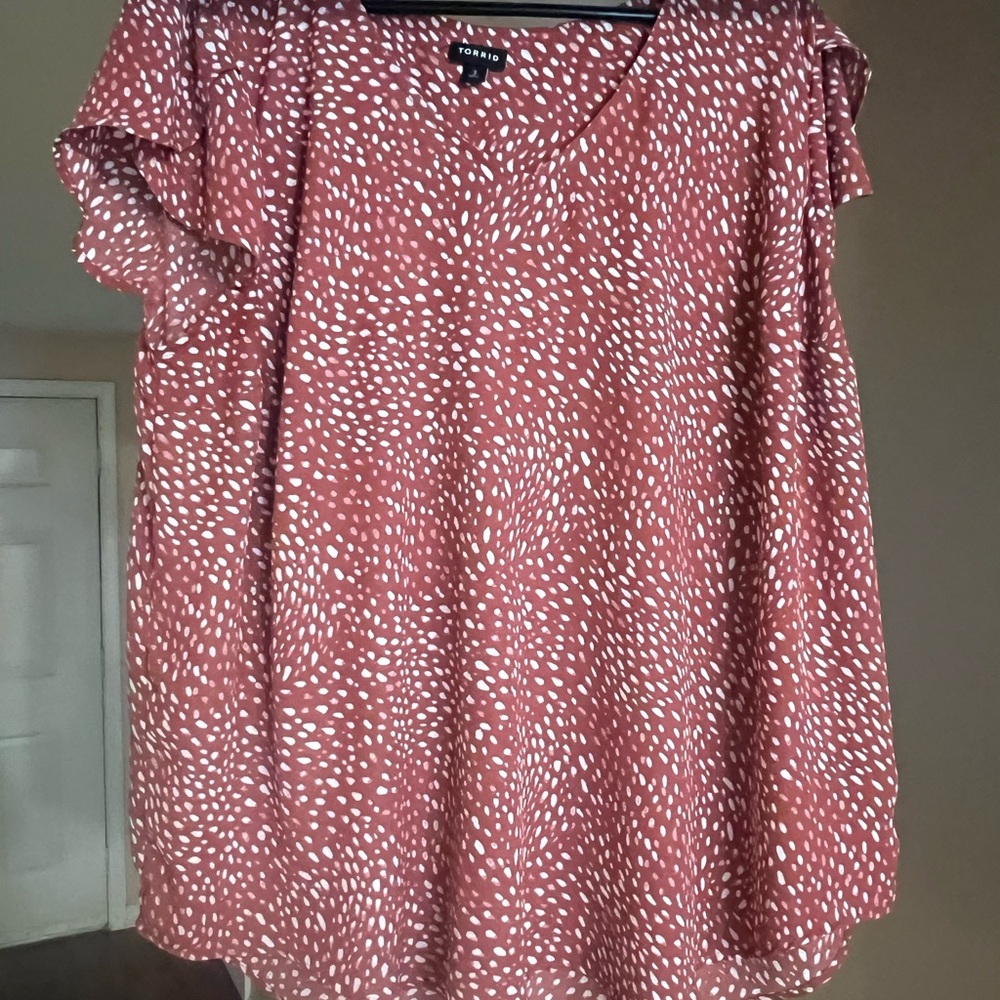 Torrid White and Red Flutter Sleeve Blouse